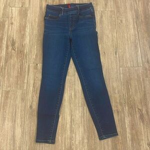Spanx pull-on jean leggings. In excellent pre-owned condition. Size small